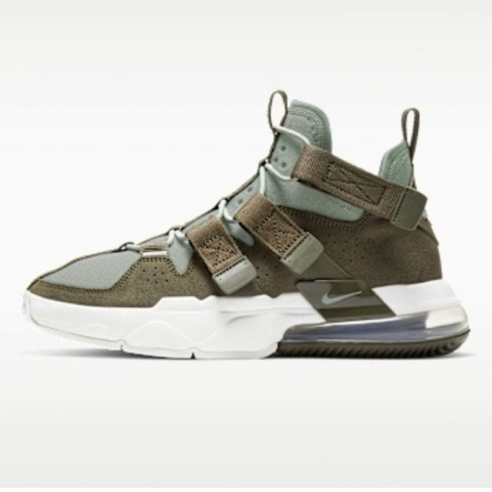 Nike Air Edge 270 Men's Sneakers in Light Gray and Olive